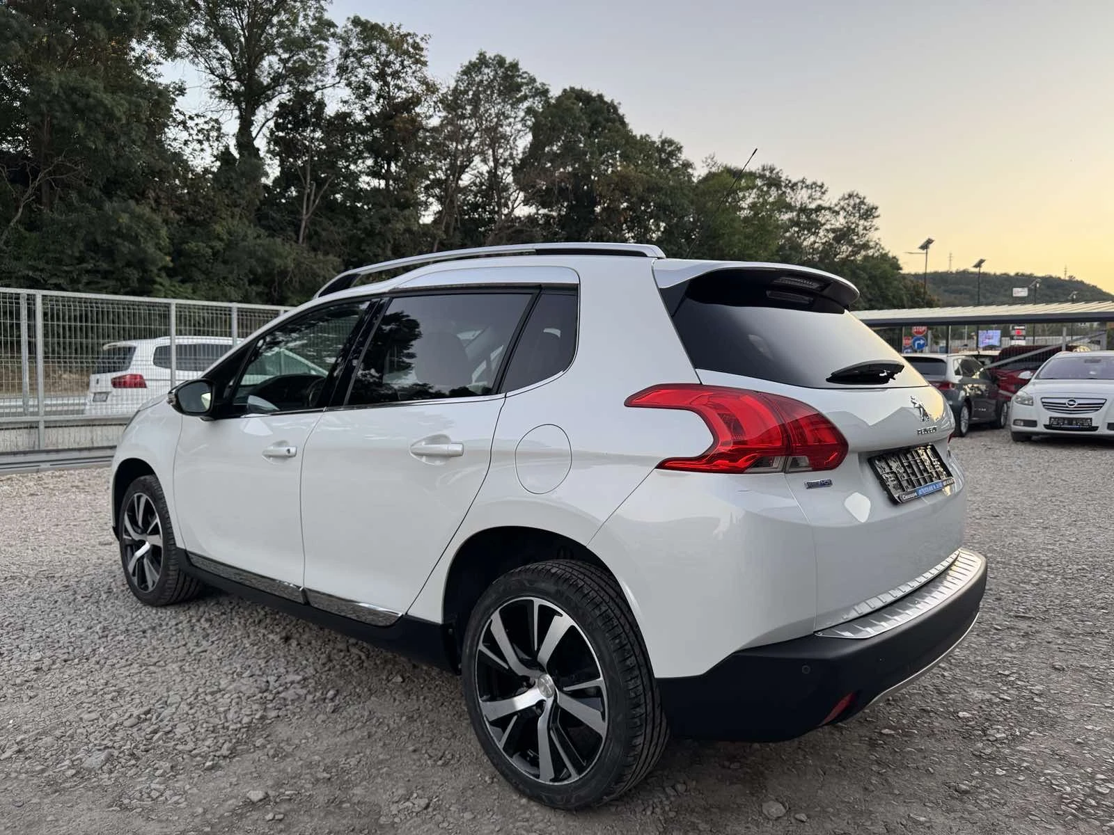 Peugeot 2008 1.6HDI* 99ks* TOP* KLIMA* EVRO6, снимка 6 - Автомобили и джипове - 55735109
