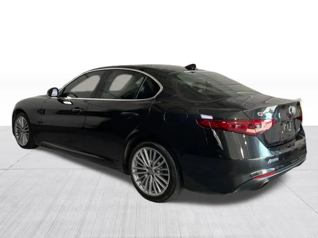 Alfa Romeo Giulia 2.0T TI AWD / PANO / BLACK / HARMAN-KARDON | Mobile.bg � ����������� 2