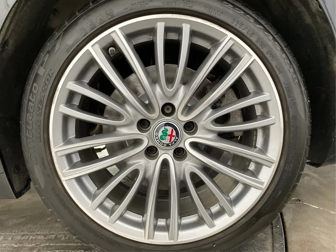 Alfa Romeo Giulia 2.0T TI AWD / PANO / BLACK / HARMAN-KARDON | Mobile.bg � ����������� 7