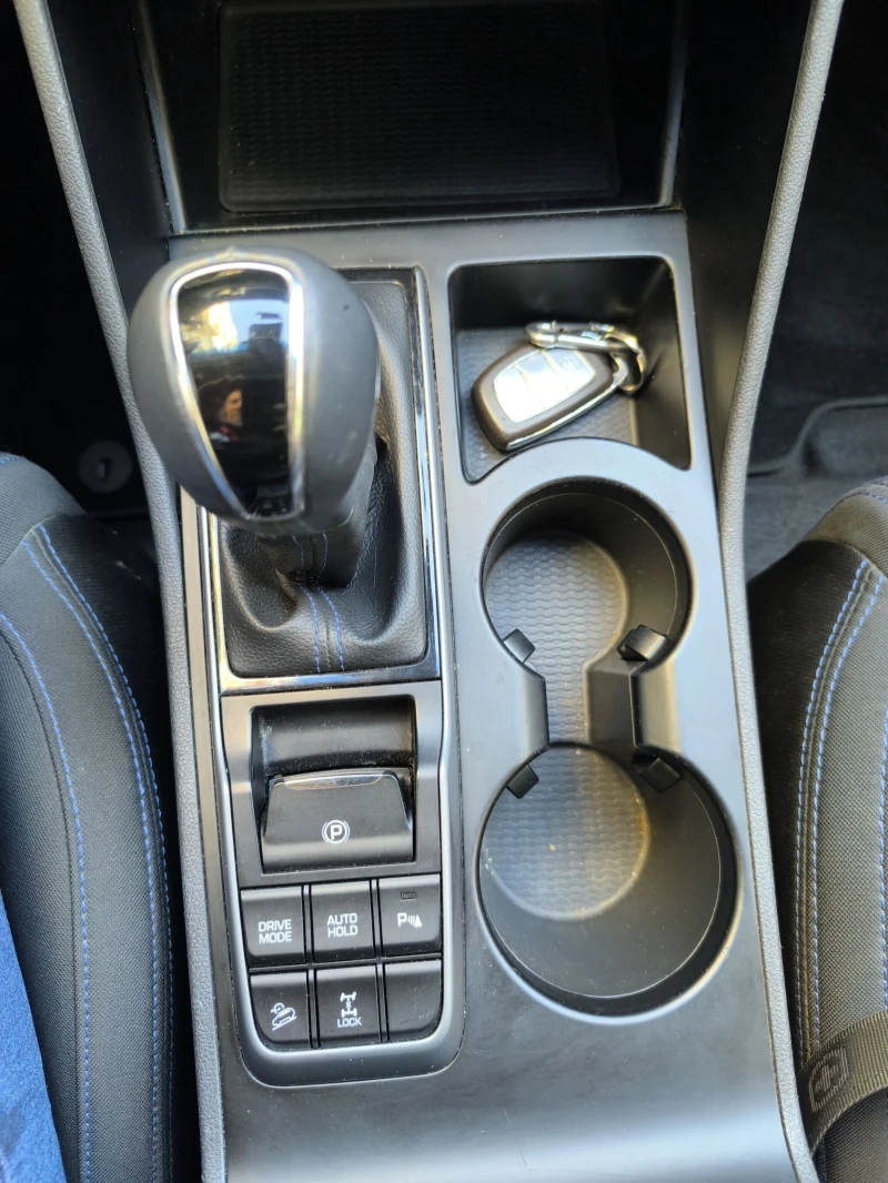 Hyundai Tucson, снимка 16 - Автомобили и джипове - 52440245