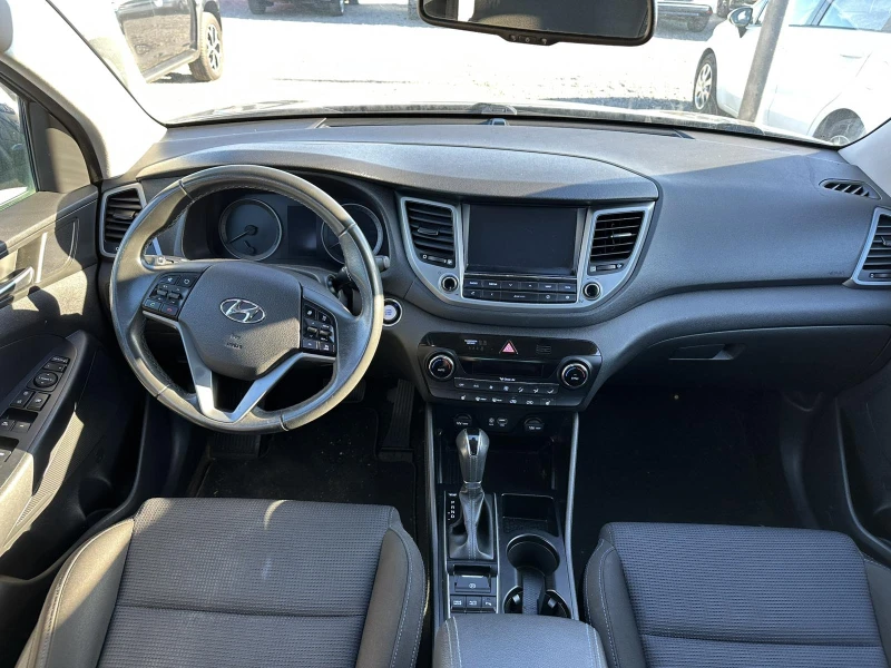 Hyundai Tucson, снимка 7 - Автомобили и джипове - 52440245