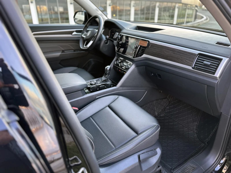 VW Atlas 2.0L 4Motion, R-Line, снимка 9 - Автомобили и джипове - 53156345