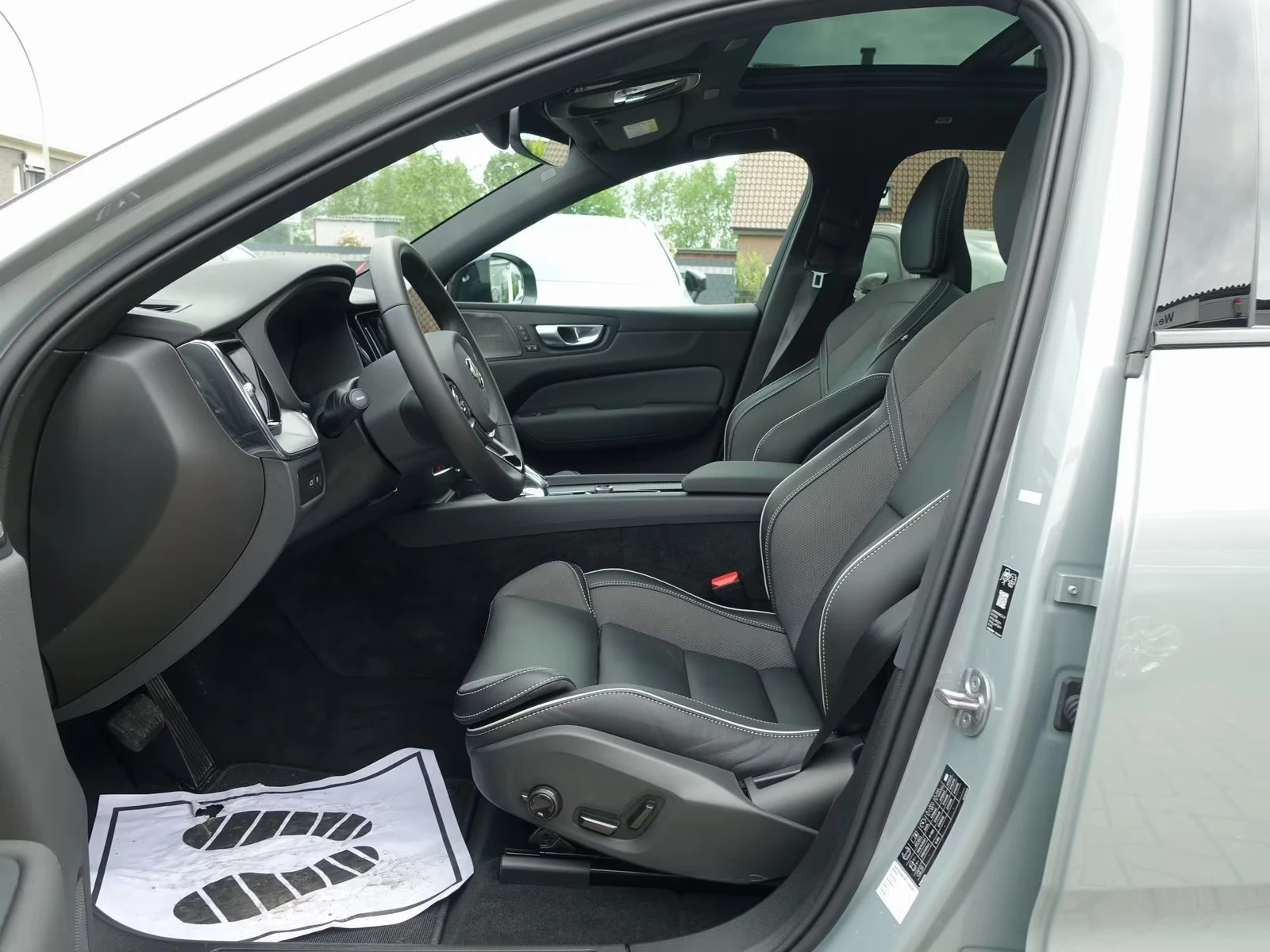 Volvo XC60 NEW 2026 T8 AWD Black Edition Plus, снимка 9 - Автомобили и джипове - 54596853