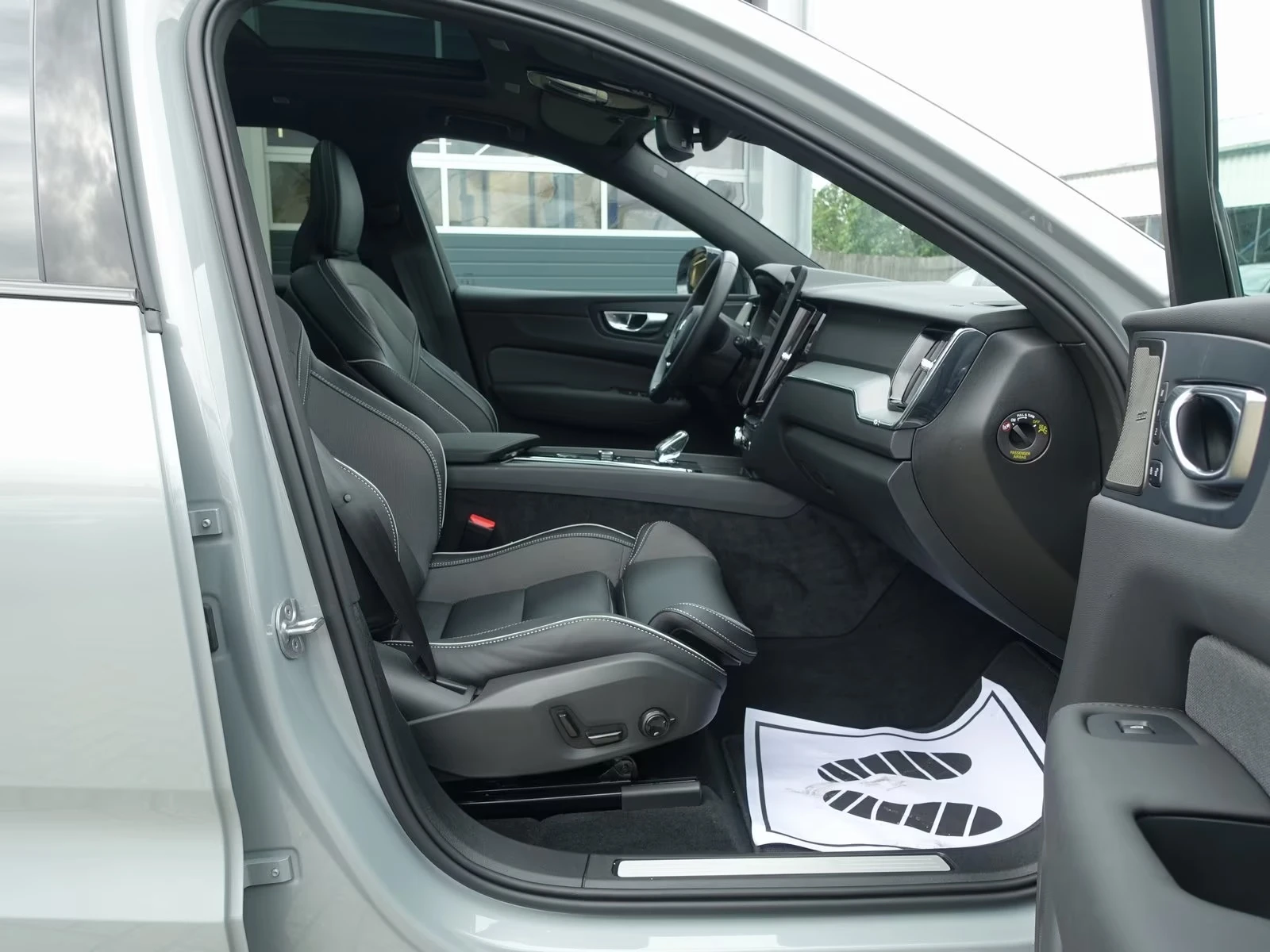 Volvo XC60 NEW 2026 T8 AWD Black Edition Plus, снимка 7 - Автомобили и джипове - 54596853