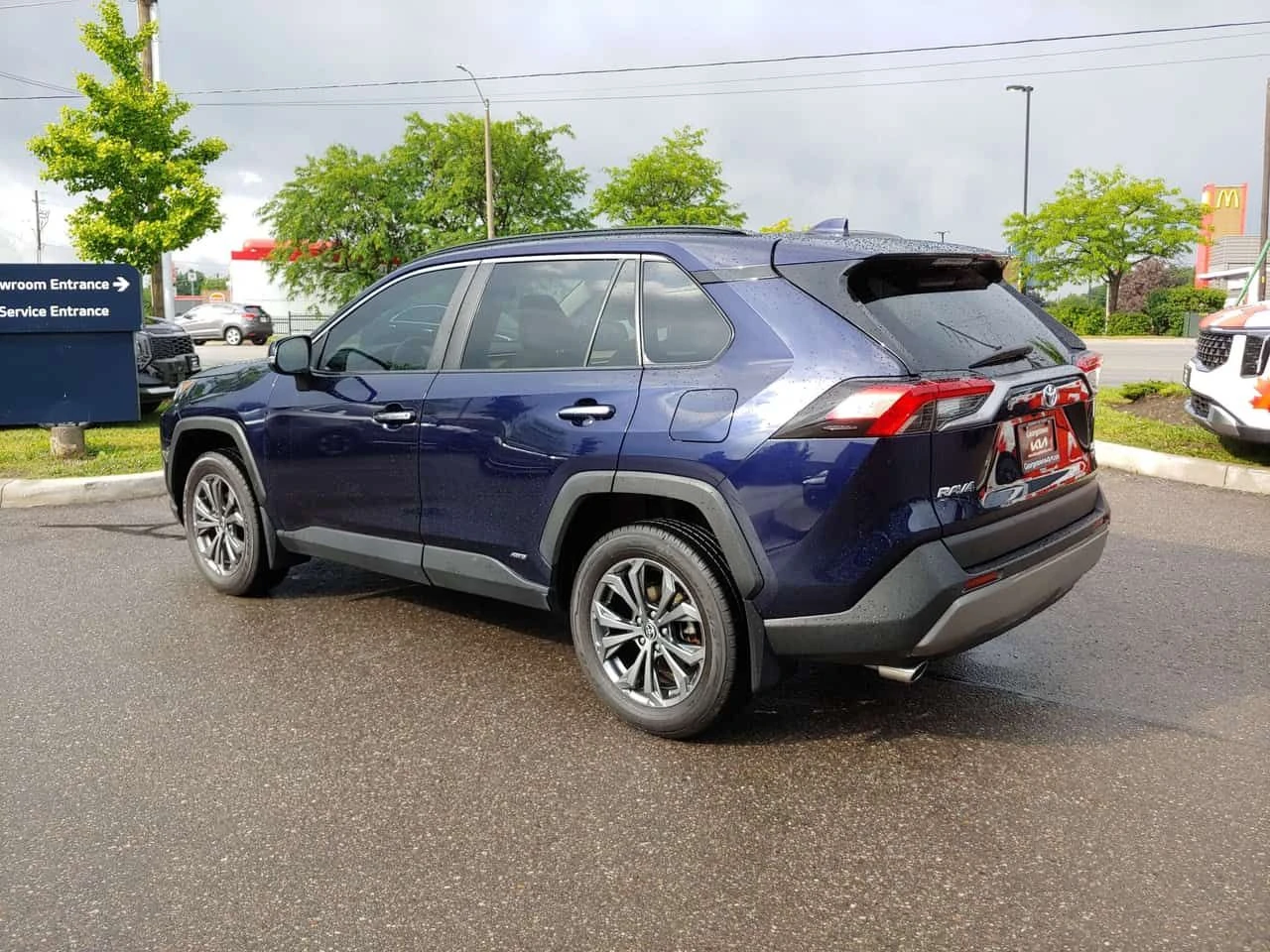 Toyota Rav4 Hybrid Limited 2.5L AWD | SUNROOF | NAV | 81K KM  , снимка 5 - Автомобили и джипове - 55086896