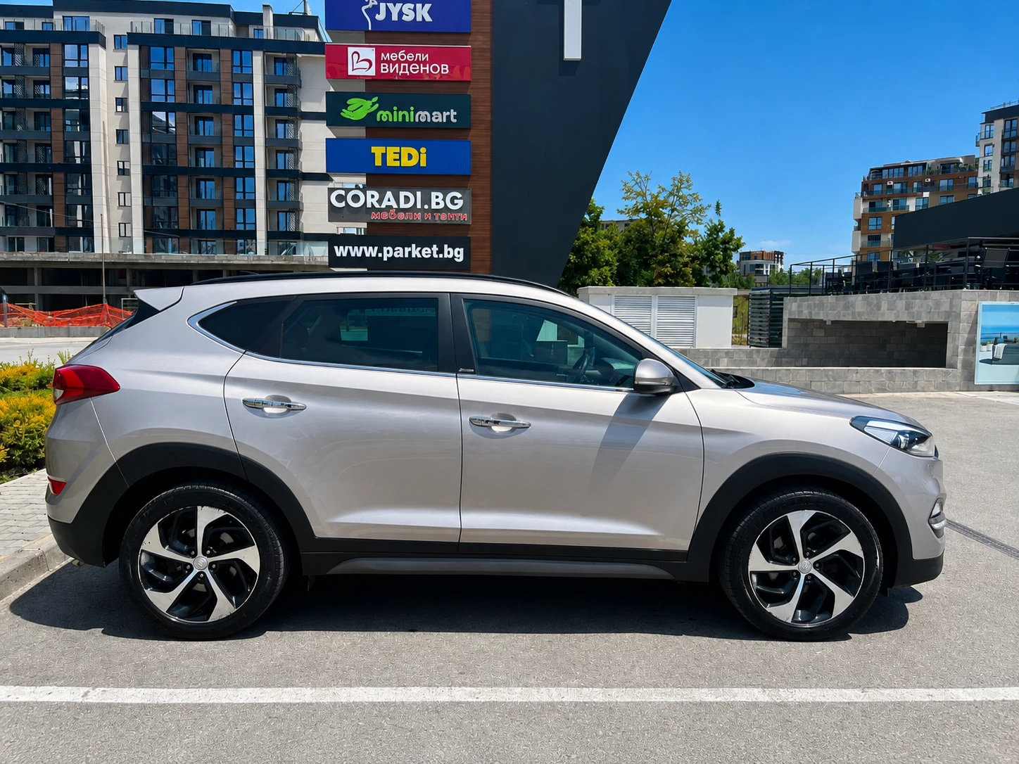 Hyundai Tucson 2.0CRDI 4X4 EXPOSSIBLE= AVTOMAT= NAVI= 184000КМ!!!, снимка 4 - Автомобили и джипове - 55647904