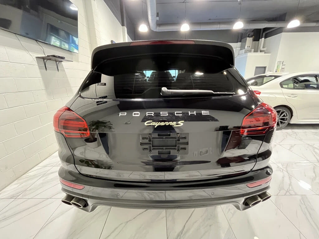 Porsche Cayenne 2017* S E-HYBRID* PLATINUM* BOSE* ОБДУХ* СОБСТ ЛИЗ, снимка 4 - Автомобили и джипове - 56185122