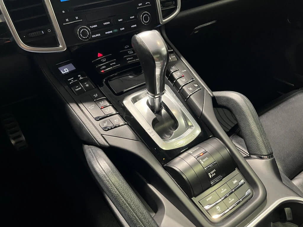 Porsche Cayenne 2017* S E-HYBRID* PLATINUM* BOSE* ОБДУХ* СОБСТ ЛИЗ, снимка 10 - Автомобили и джипове - 56185122