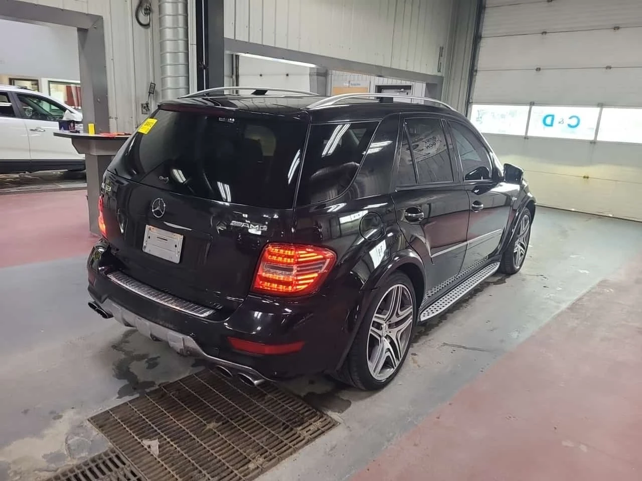 Mercedes-Benz ML 63 AMG * 4MATIC 4dr * АВТОКРЕДИТ БЕЗ ПЪРВОНАЧАЛНА ВНОСКА*, снимка 3 - Автомобили и джипове - 56230411