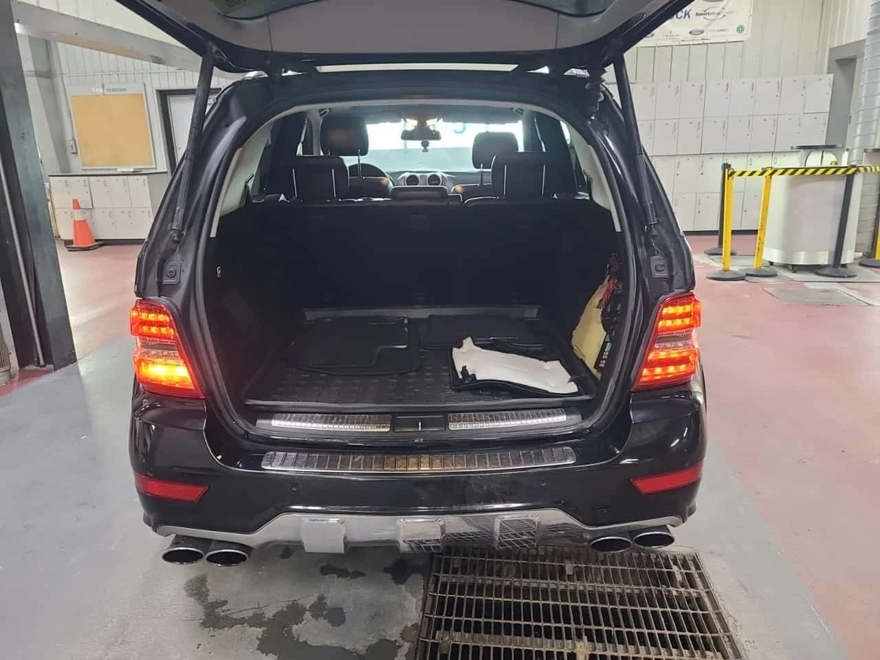 Mercedes-Benz ML 63 AMG * 4MATIC 4dr * АВТОКРЕДИТ БЕЗ ПЪРВОНАЧАЛНА ВНОСКА*, снимка 16 - Автомобили и джипове - 56230411