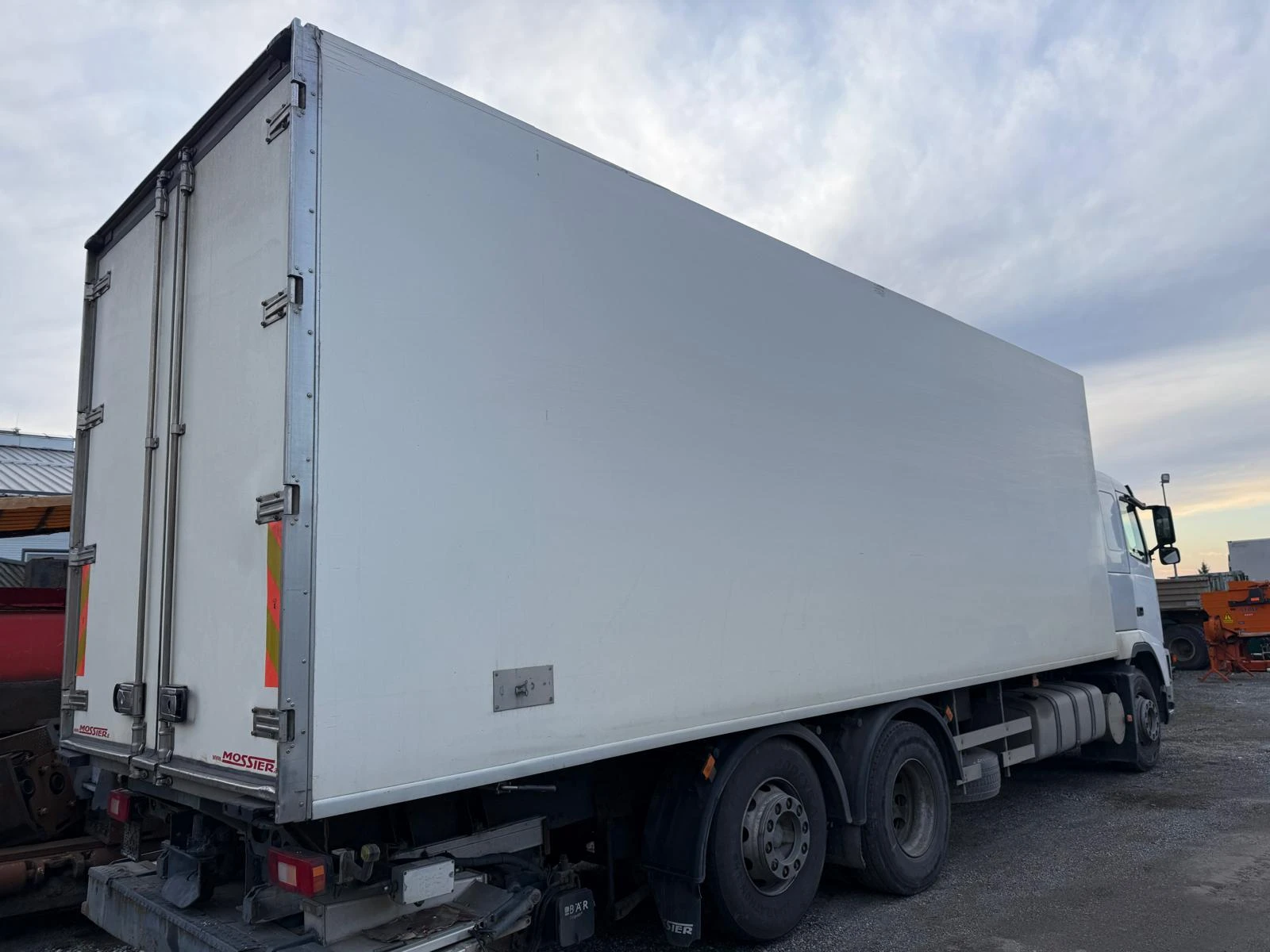 Volvo Fh 12 Хладилен, 6Х2, Борд, Нов внос, , , , снимка 3 - Камиони - 53830636