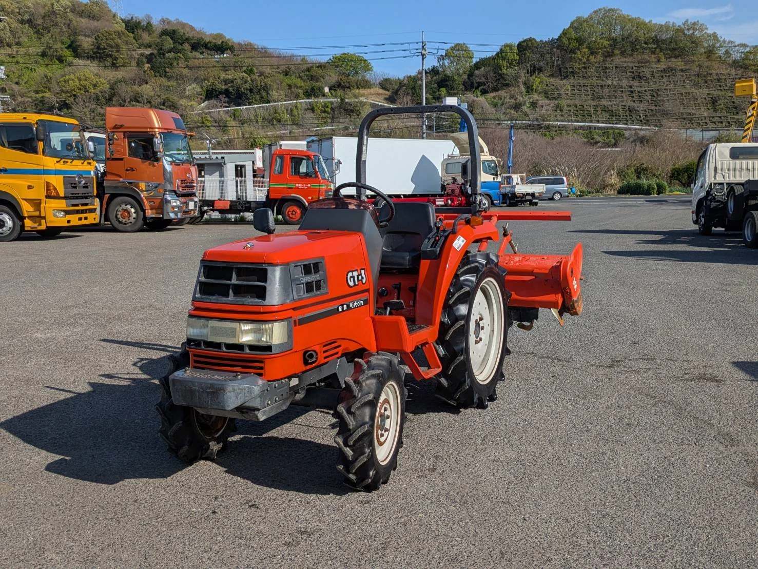 Трактор Kubota GT3