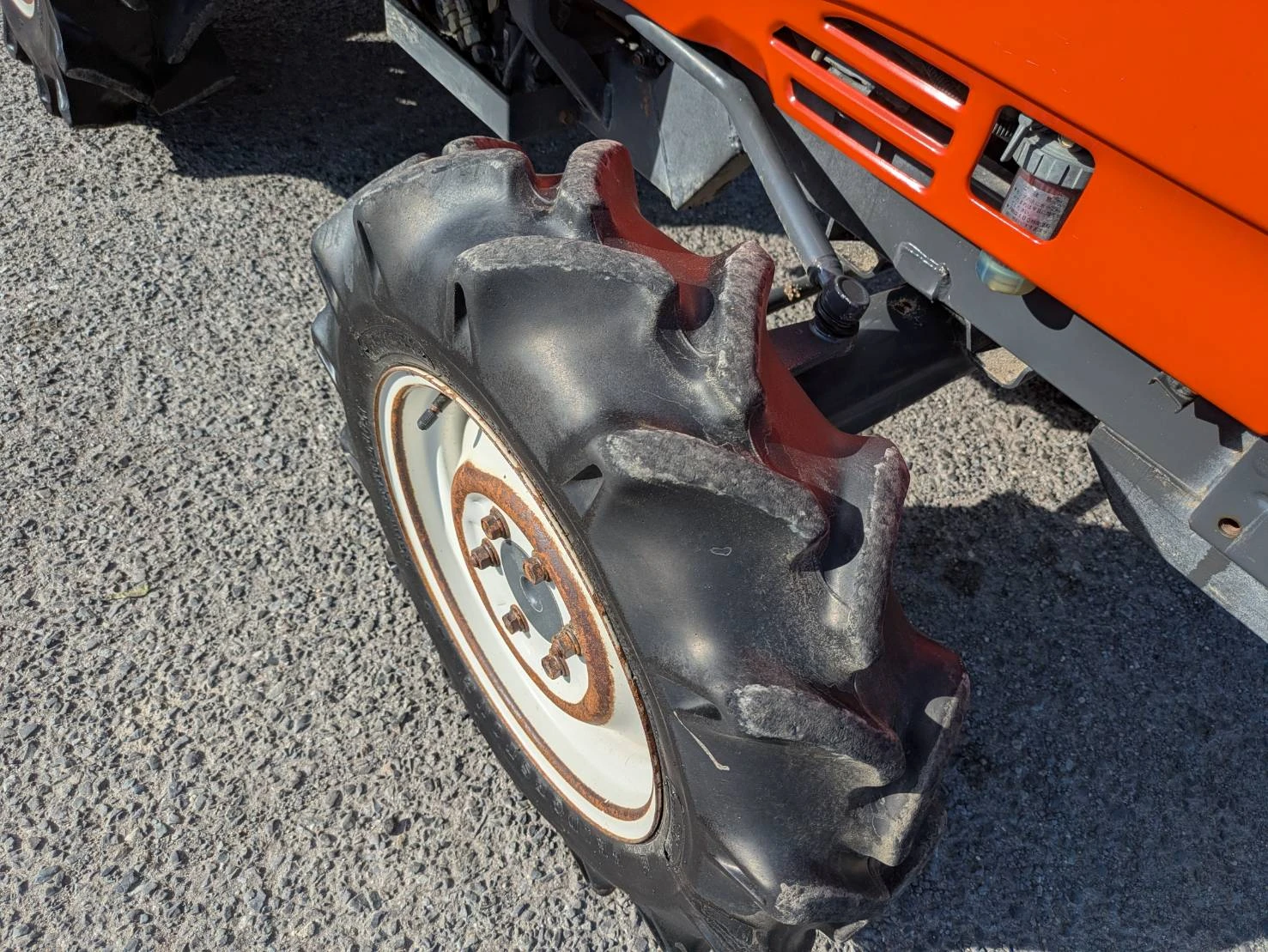 Трактор Kubota GT3, снимка 4 - Селскостопанска техника - 56070651