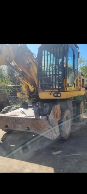      Komatsu PW 180-10