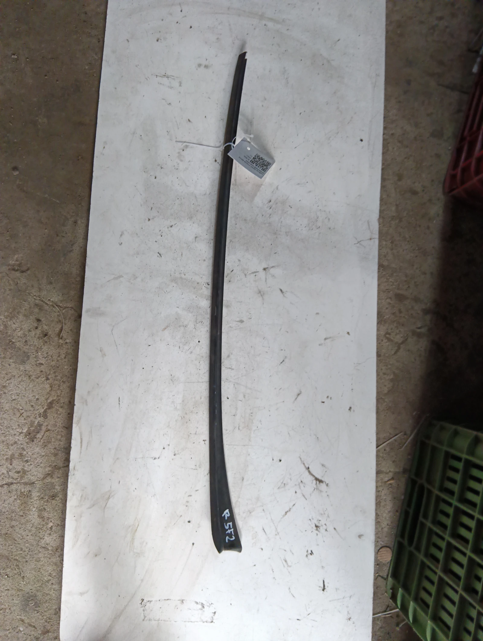 лайсна челно стъкло дясна 5F0854320E Seat Leon