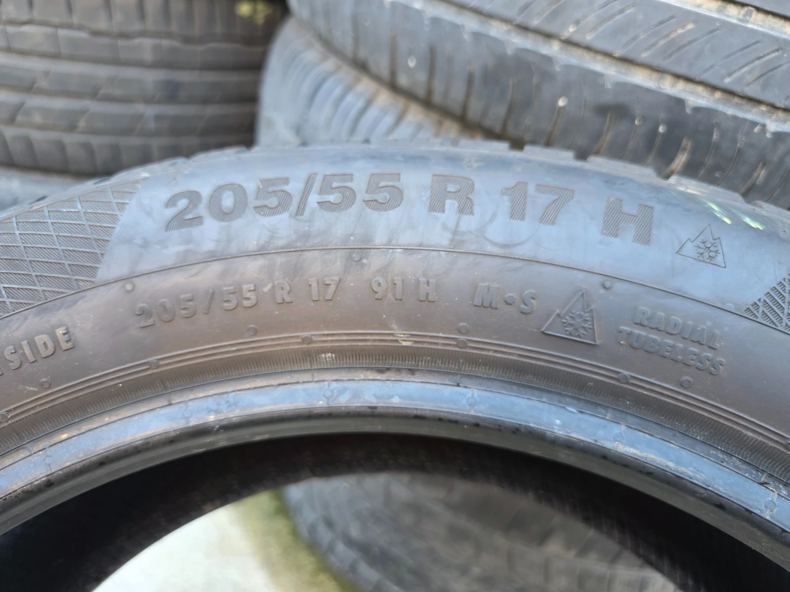Гуми Зимни 205/55R17, снимка 4 - Гуми и джанти - 54806346
