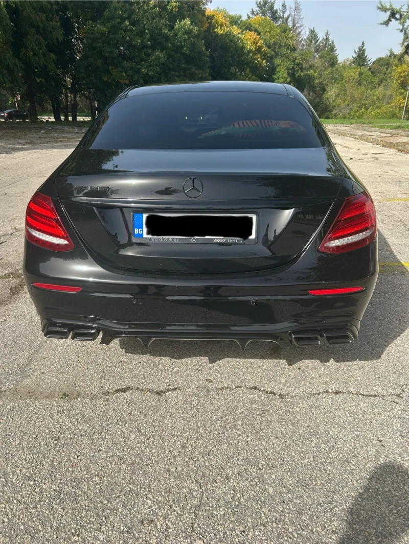 Mercedes-Benz E 220 Седан, снимка 4 - Автомобили и джипове - 47437783