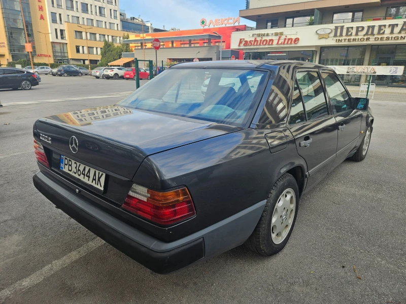 Mercedes-Benz E 200, снимка 5 - Автомобили и джипове - 47614169