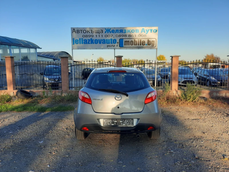 Mazda 2 1.3i, снимка 5 - Автомобили и джипове - 47727725