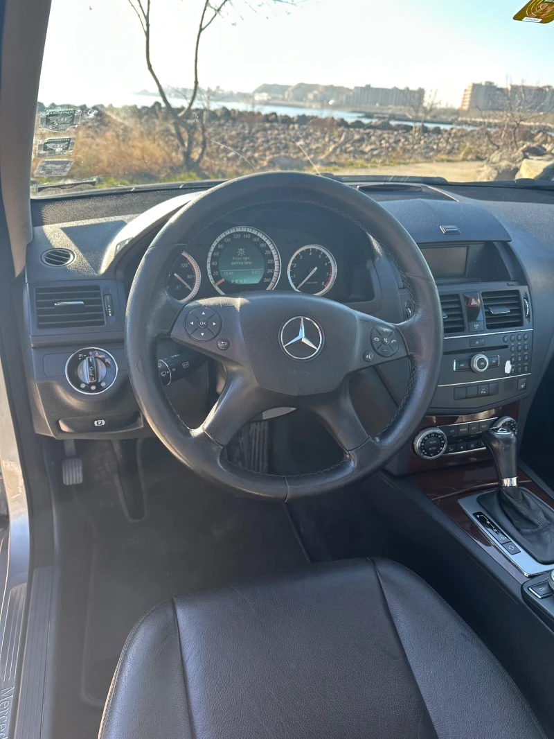 Mercedes-Benz C 300, снимка 8 - Автомобили и джипове - 48740739