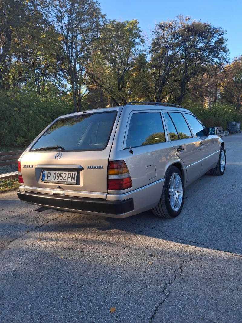 Mercedes-Benz 124 300 D, снимка 3 - Автомобили и джипове - 49492919