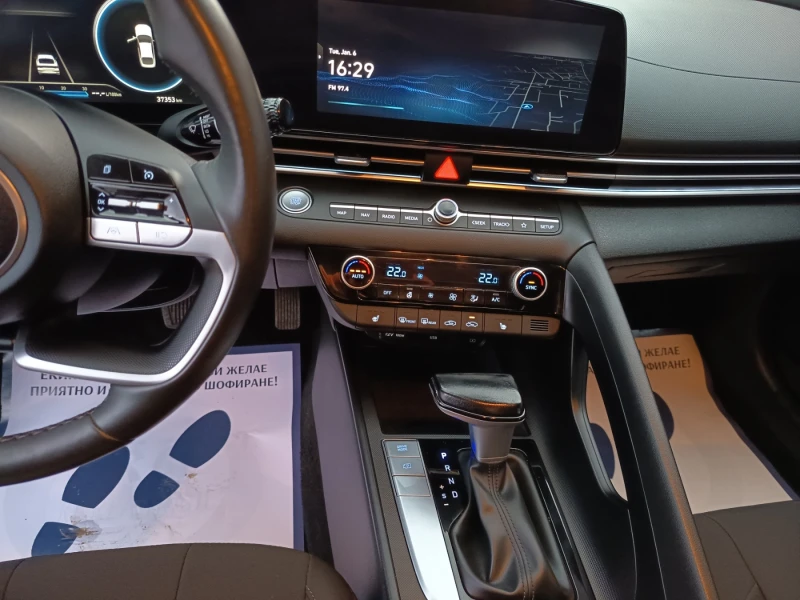 Hyundai Elantra 2.0 MPI, снимка 13 - Автомобили и джипове - 51902499