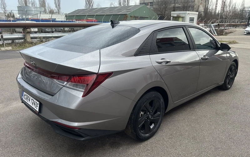 Hyundai Elantra 2.0 MPI, снимка 4 - Автомобили и джипове - 51902499