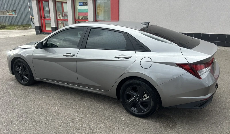 Hyundai Elantra 2.0 MPI, снимка 6 - Автомобили и джипове - 51902499