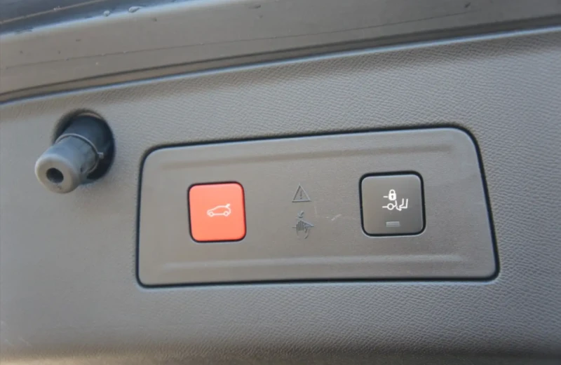 Peugeot 508 1.6PHEV/225HP/GT/PANO/ACC/FOCAL/AMBIENT, снимка 15 - Автомобили и джипове - 50575778