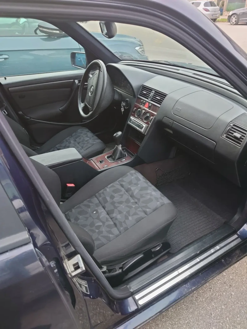 Mercedes-Benz C 200 CDI, снимка 2 - Автомобили и джипове - 52447203