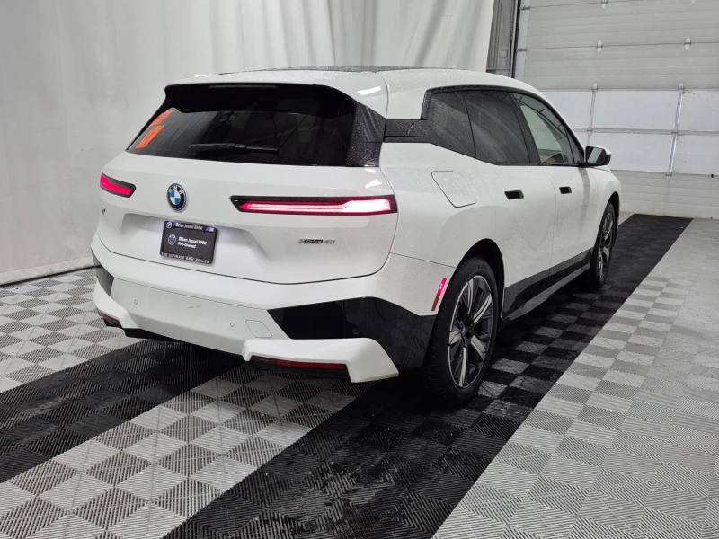 BMW iX xDrive40, снимка 3 - Автомобили и джипове - 53529441