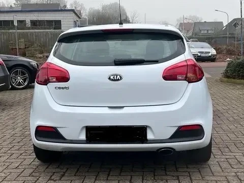 Kia Ceed 1, 6CRDI-110k.с/6ск/КАМЕРА/МУЛТИМЕДИЯ/НОВА!!!, снимка 6 - Автомобили и джипове - 49514085