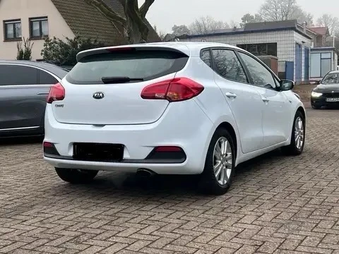 Kia Ceed 1, 6CRDI-110k.с/6ск/КАМЕРА/МУЛТИМЕДИЯ/НОВА!!!, снимка 7 - Автомобили и джипове - 49514085