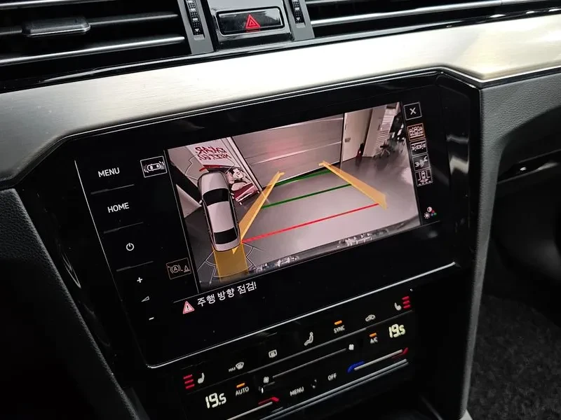 VW Passat 2.0 TDI PREMIUM, снимка 17 - Автомобили и джипове - 55264555