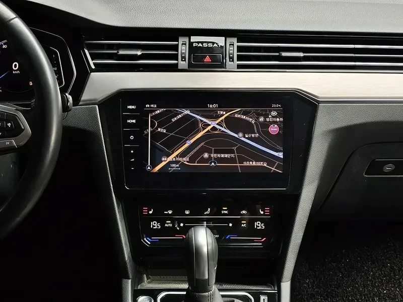 VW Passat 2.0 TDI PREMIUM, снимка 16 - Автомобили и джипове - 55264555