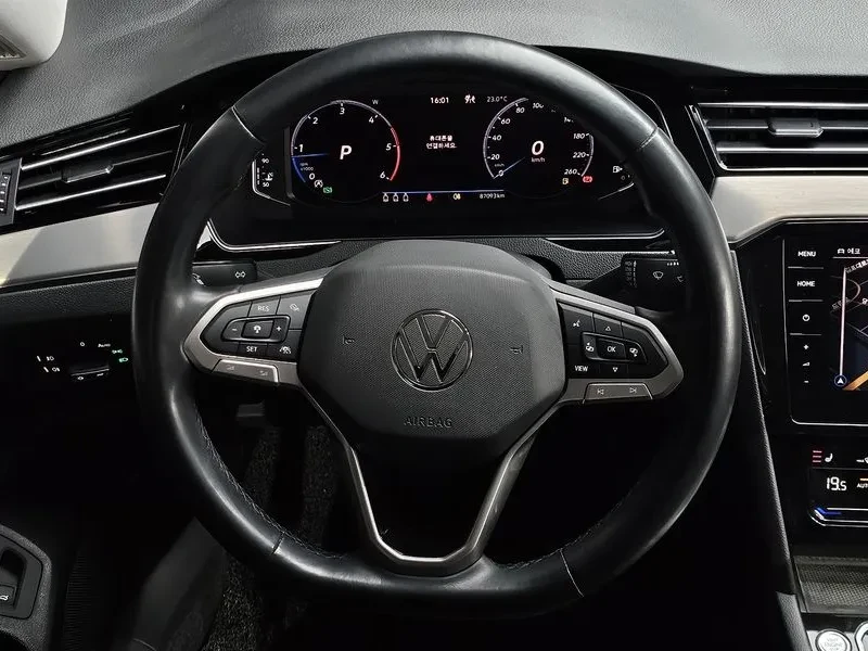 VW Passat 2.0 TDI PREMIUM, снимка 15 - Автомобили и джипове - 55264555