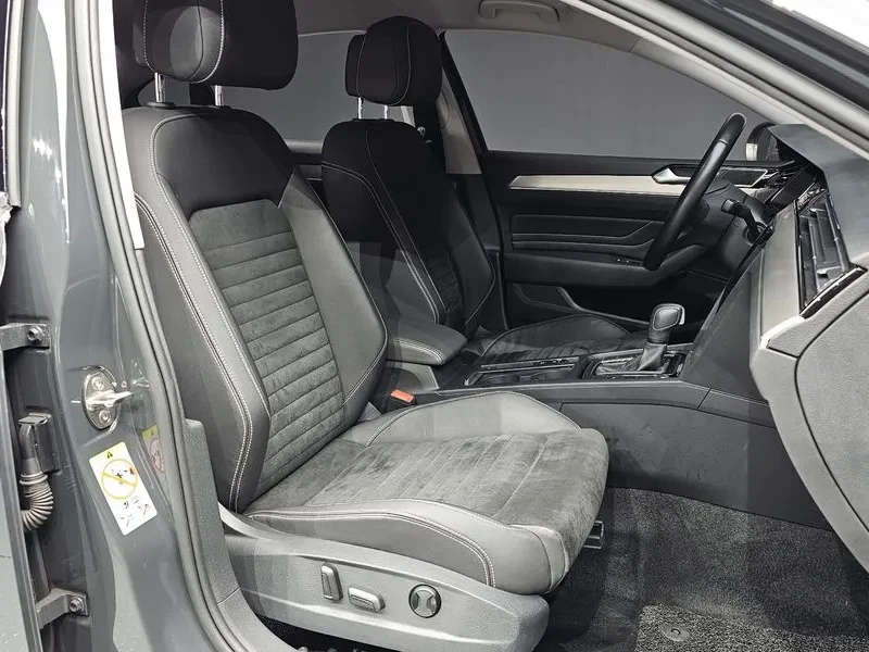 VW Passat 2.0 TDI PREMIUM, снимка 11 - Автомобили и джипове - 55264555