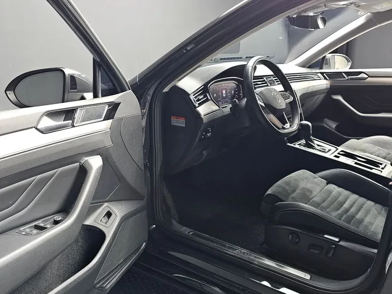 VW Passat 2.0 TDI PREMIUM, снимка 10 - Автомобили и джипове - 55264555
