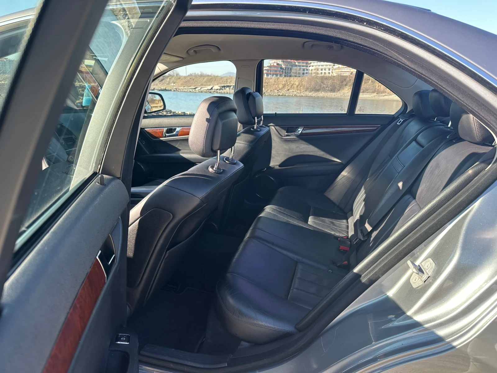 Mercedes-Benz C 300 | Mobile.bg — изображение 12