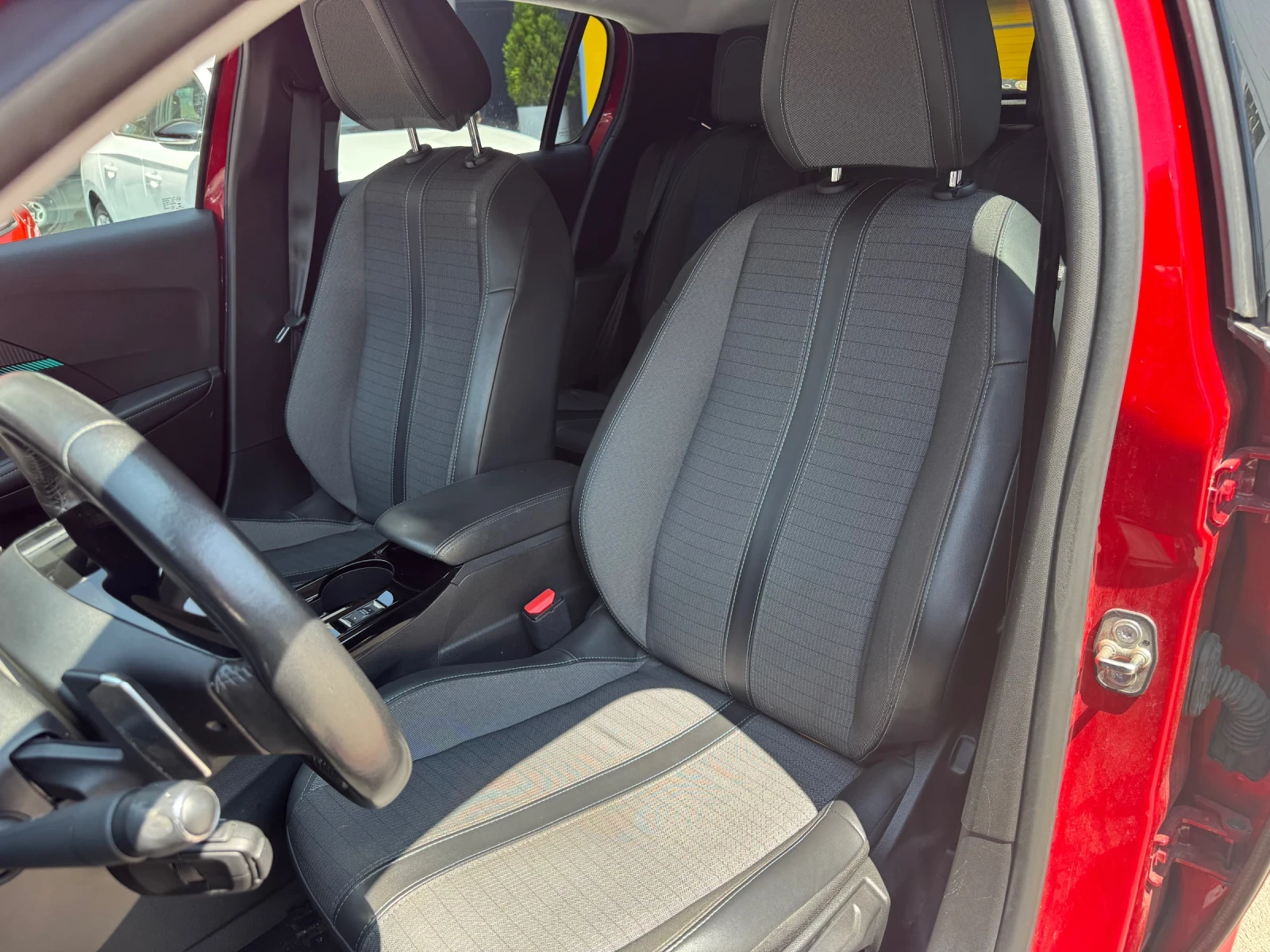 Peugeot 208 Automatic/ в ГАРАНЦИЯ - изображение 9