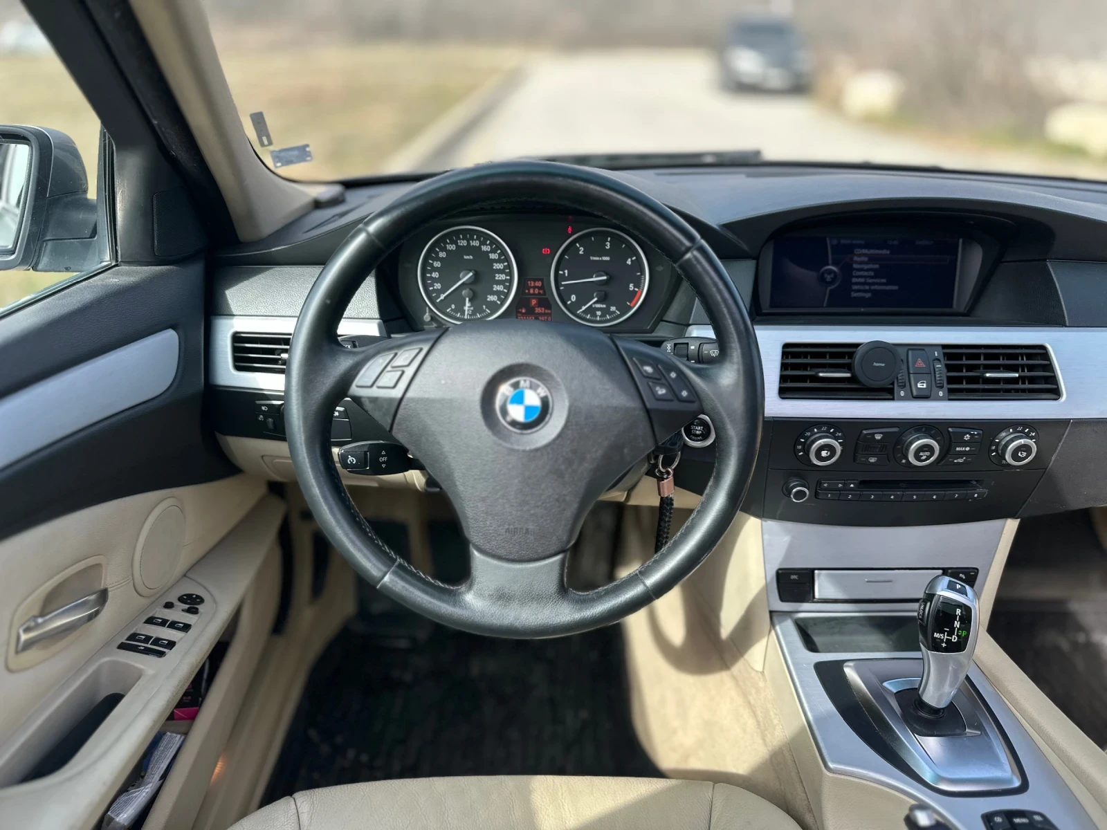BMW 530 FACELIFT / X-DRIVE / PANORAMA / CIC NAVIGATION - изображение 10