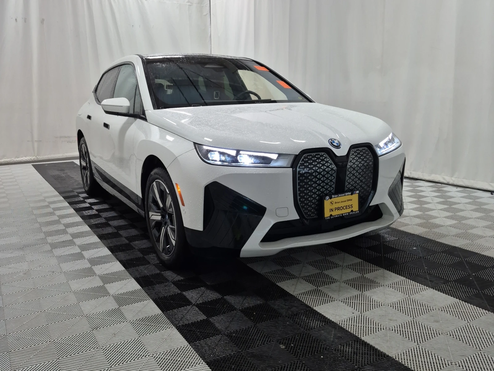 BMW iX xDrive40 - изображение 2