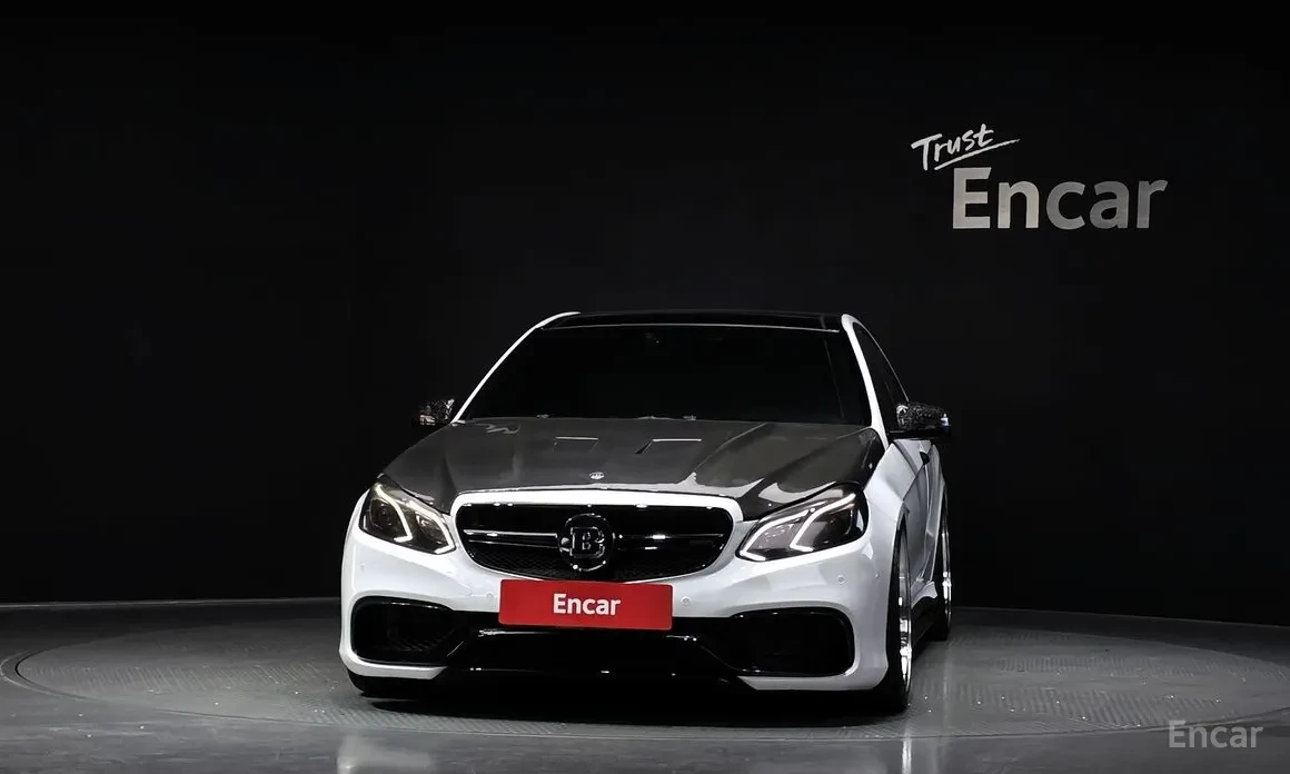 Mercedes-Benz E 63 AMG BRABUS 700* CARBON* PANO* ОБДУХ* КРАЙНА ЦЕНА, снимка 2 - Автомобили и джипове - 54243617