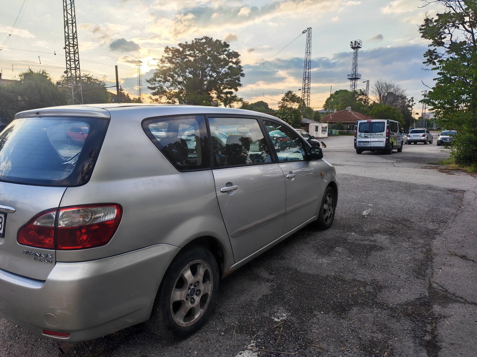 Toyota Avensis verso D4D, снимка 3 - Автомобили и джипове - 54718569