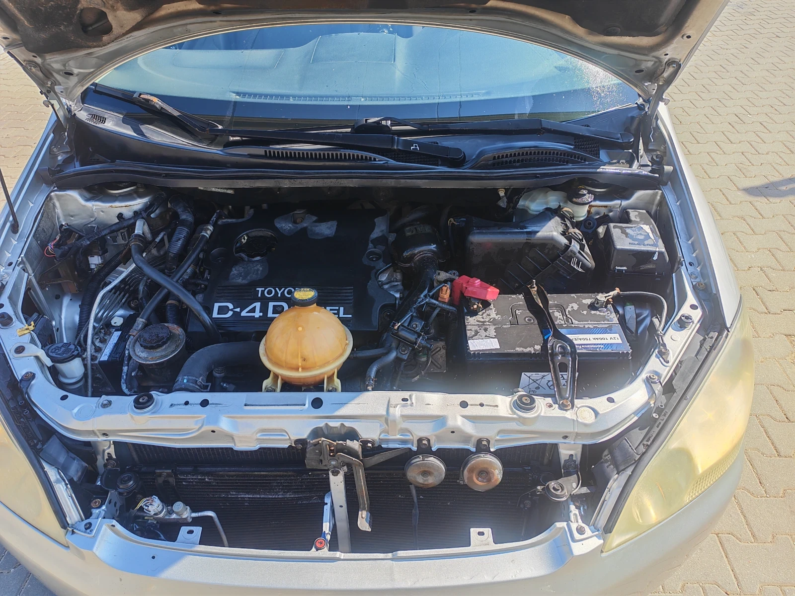 Toyota Avensis verso D4D, снимка 5 - Автомобили и джипове - 54718569