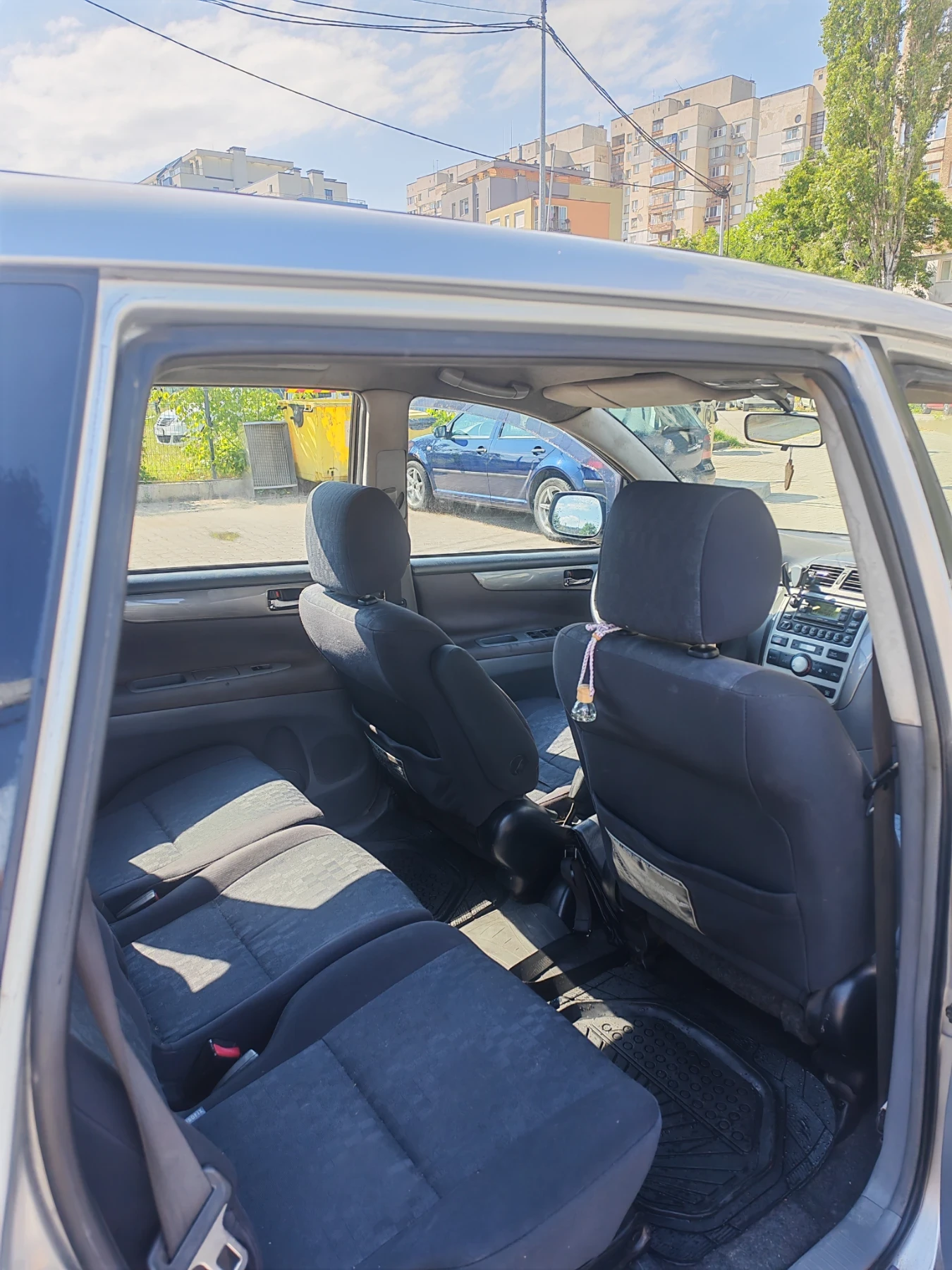 Toyota Avensis verso D4D, снимка 7 - Автомобили и джипове - 54718569