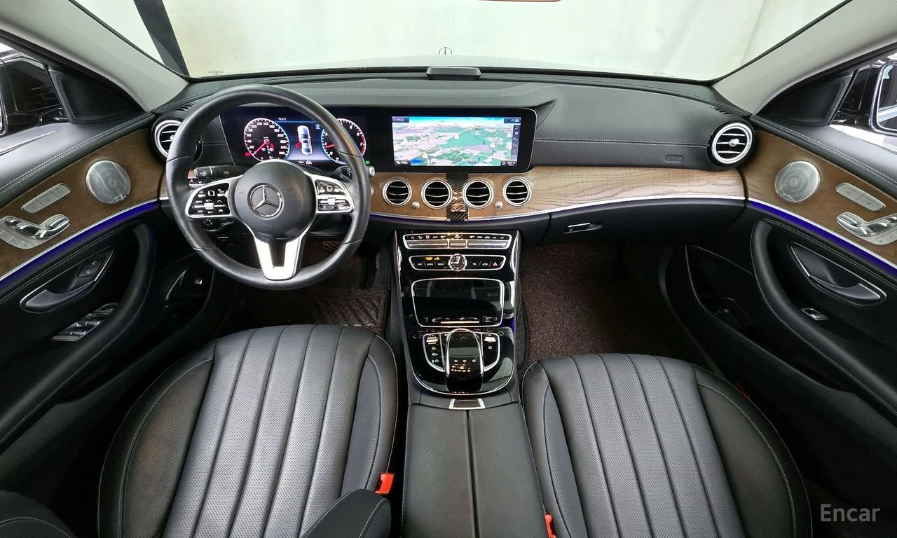 Mercedes-Benz E 300 4MATIC* EXCLUSIVE* ПОДГРЕВ* ОБДУХВАНЕ* НАВИГАЦИЯ* , снимка 3 - Автомобили и джипове - 54759906