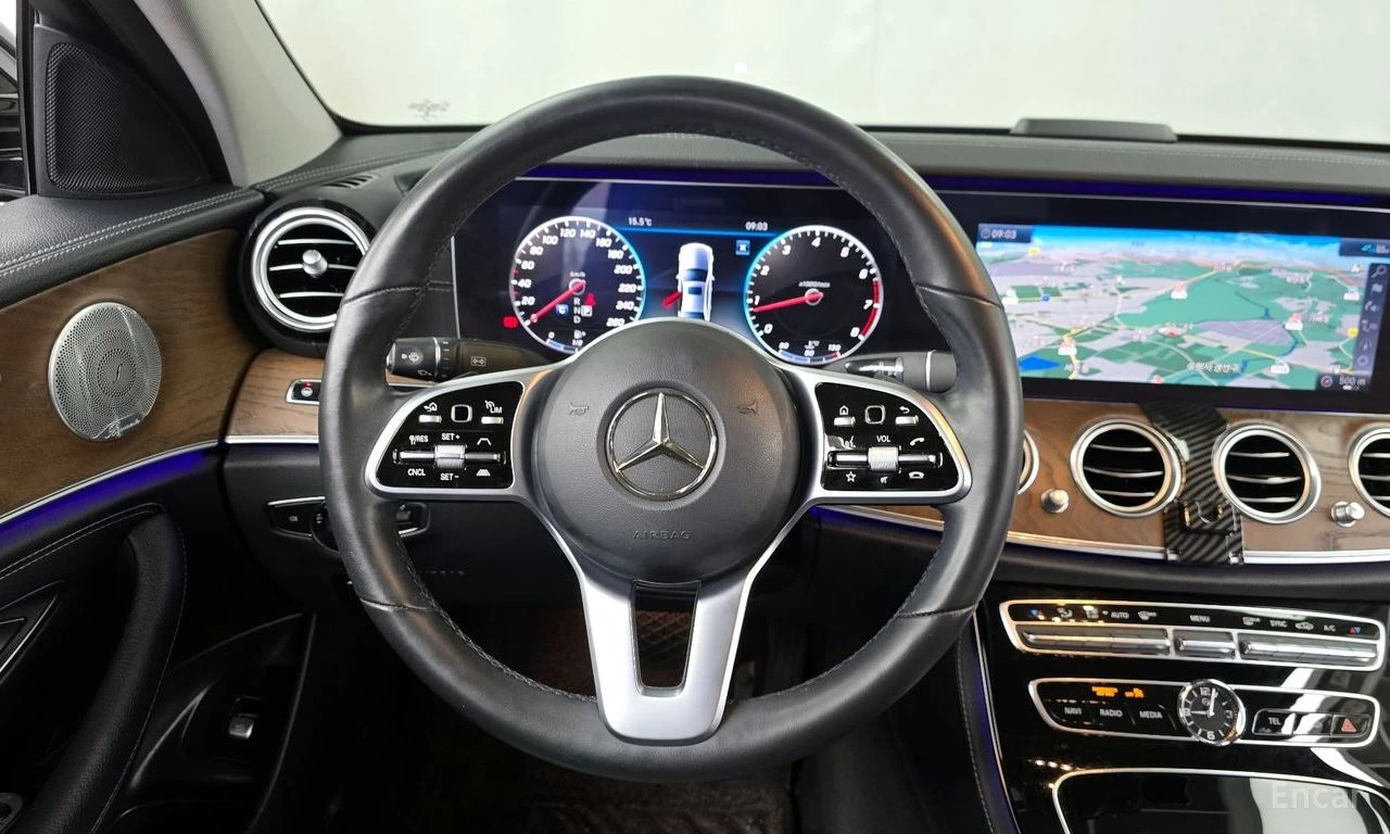 Mercedes-Benz E 300 4MATIC* EXCLUSIVE* ПОДГРЕВ* ОБДУХВАНЕ* НАВИГАЦИЯ* , снимка 4 - Автомобили и джипове - 54759906