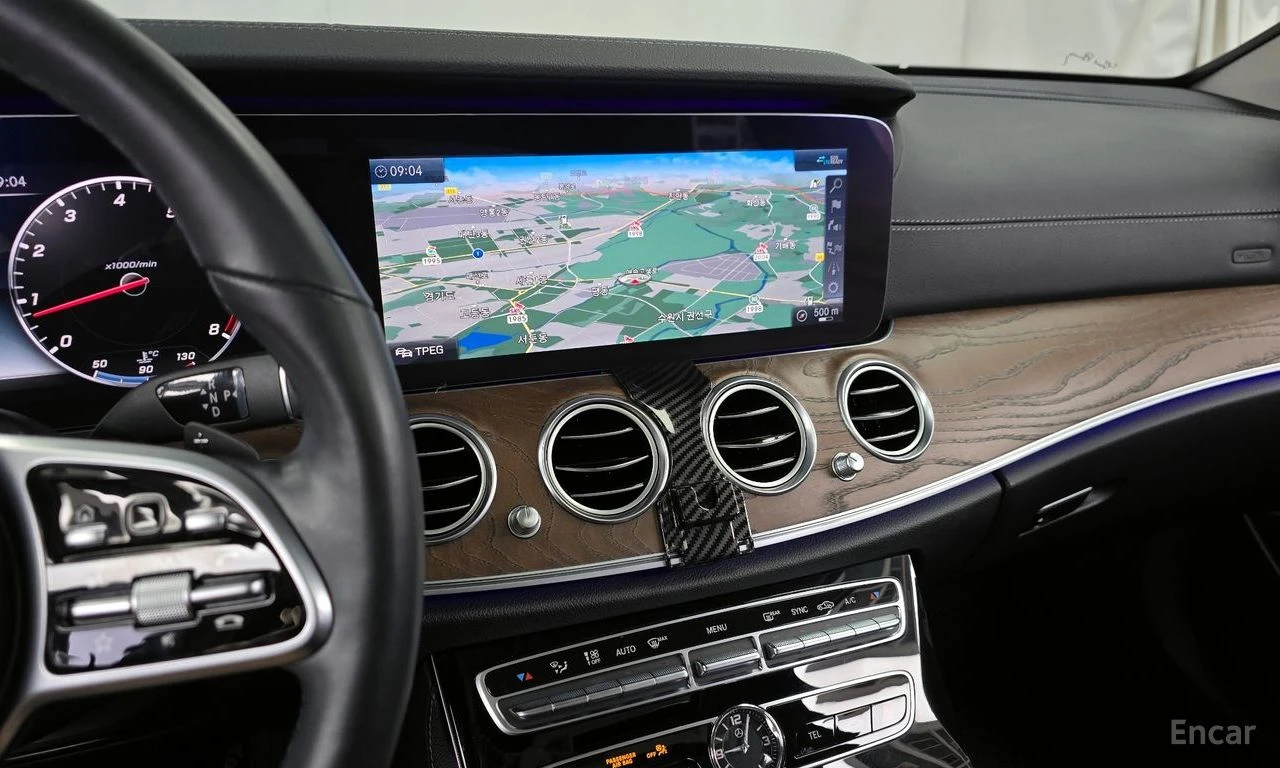 Mercedes-Benz E 300 4MATIC* EXCLUSIVE* ПОДГРЕВ* ОБДУХВАНЕ* НАВИГАЦИЯ* , снимка 6 - Автомобили и джипове - 54759906