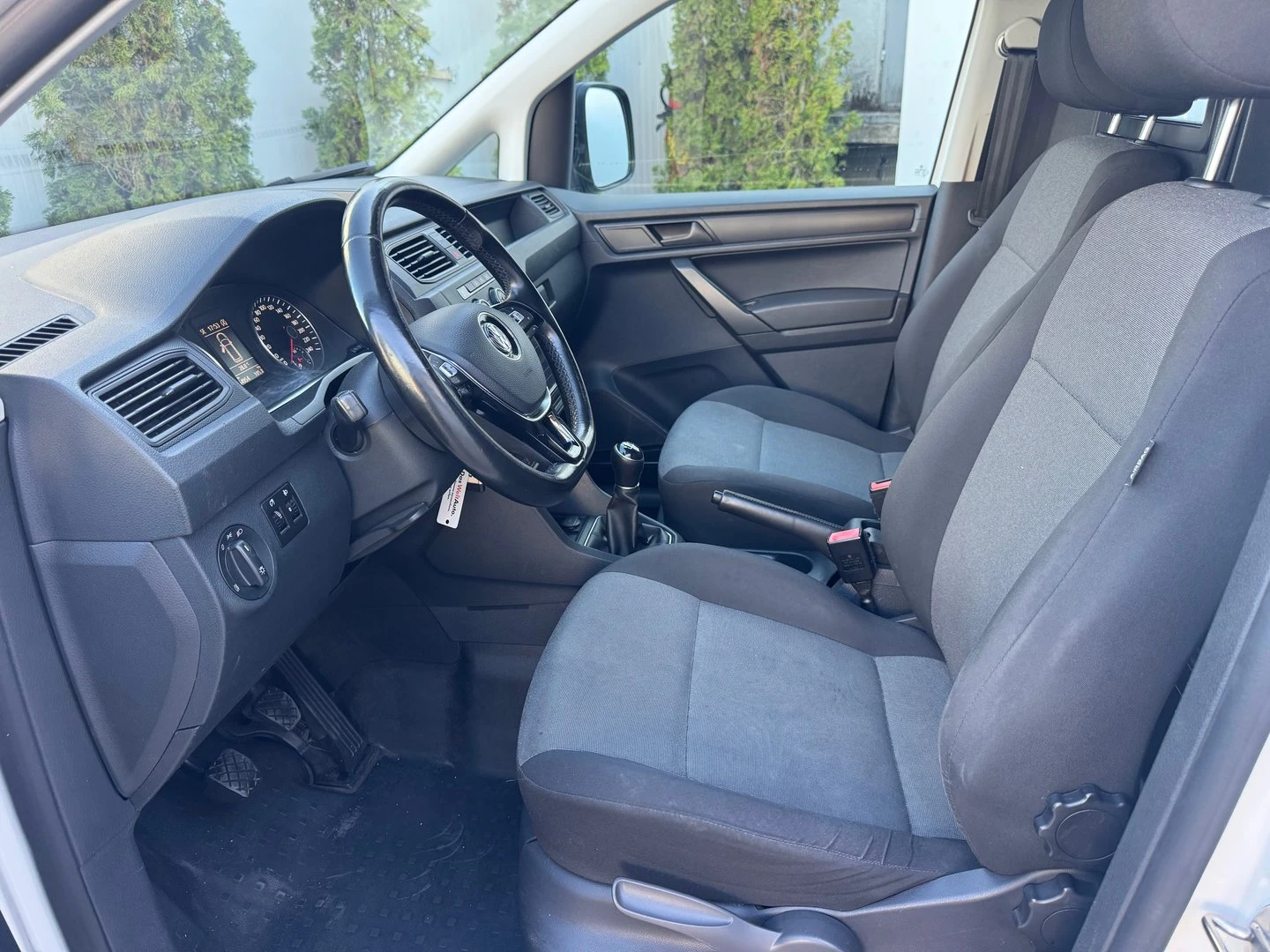 VW Caddy, снимка 4 - Автомобили и джипове - 56420627